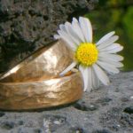 Juwelier Solitaire Freiburg - DL Trauringe, Apricotgold - Handarbeit