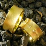 ARS Trauringe, Gelbgold mit Brillanten bei Juwelier Solitaire Freiburg