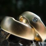 Juwelier Solitaire Freiburg - DL Trauringe Apricotgold mit Brillant - Handarbeit