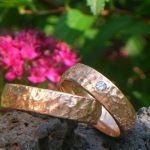 Juwelier Solitaire Freiburg - Trauringe aus Rotgold mit Brillant