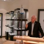 Dieter mit Sägebogen in der Hand