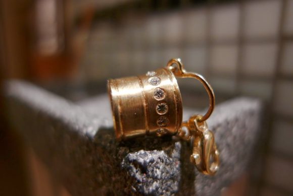 Putzeimer Gelbgold mit 7 Brillanten