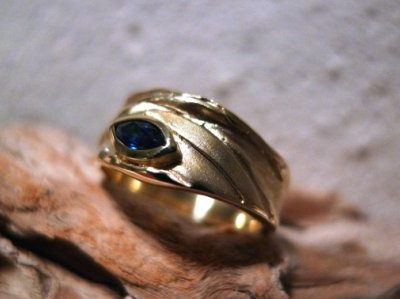 DL Ring Gelbgold blauer Saphir – Navette