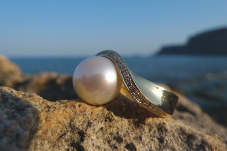 Ring Gelbgold Zuchtperle + Brillanten Ring Gelbgold Zuchtperle + Brillanten