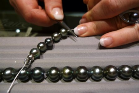 Tahitiperlenkette knuepfen