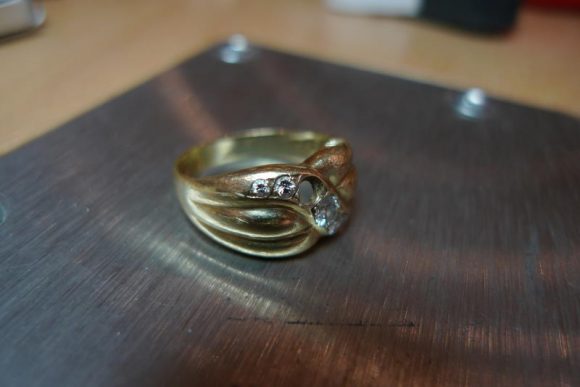 Altgold-Ring mit Brillanten
