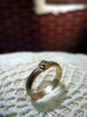 Trauringumarbeitung mit Brillant