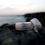 Bayer-Trauringe Weißgold mit Brillant b. Bayer-Trauringe Weißgold mit Brillant