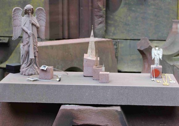 Die Münsterschmuck-Kollektionen von Lechlers Goldschmiede (links), Juwelier und Goldschmiede Jürgen Wiedemann (Mitte) und Juwelier Seilnacht (rechts).